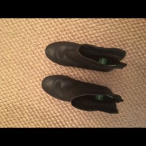 Waterproof impermeable black booties
